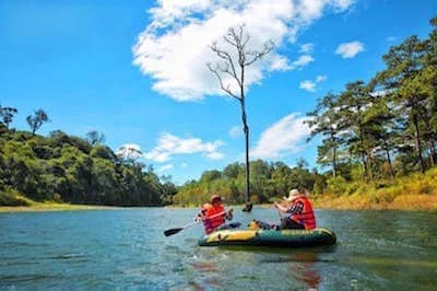 TOUR CHÈO THUYỀN KAYAK NGẮM LÁ PHONG ĐÀ LẠT 